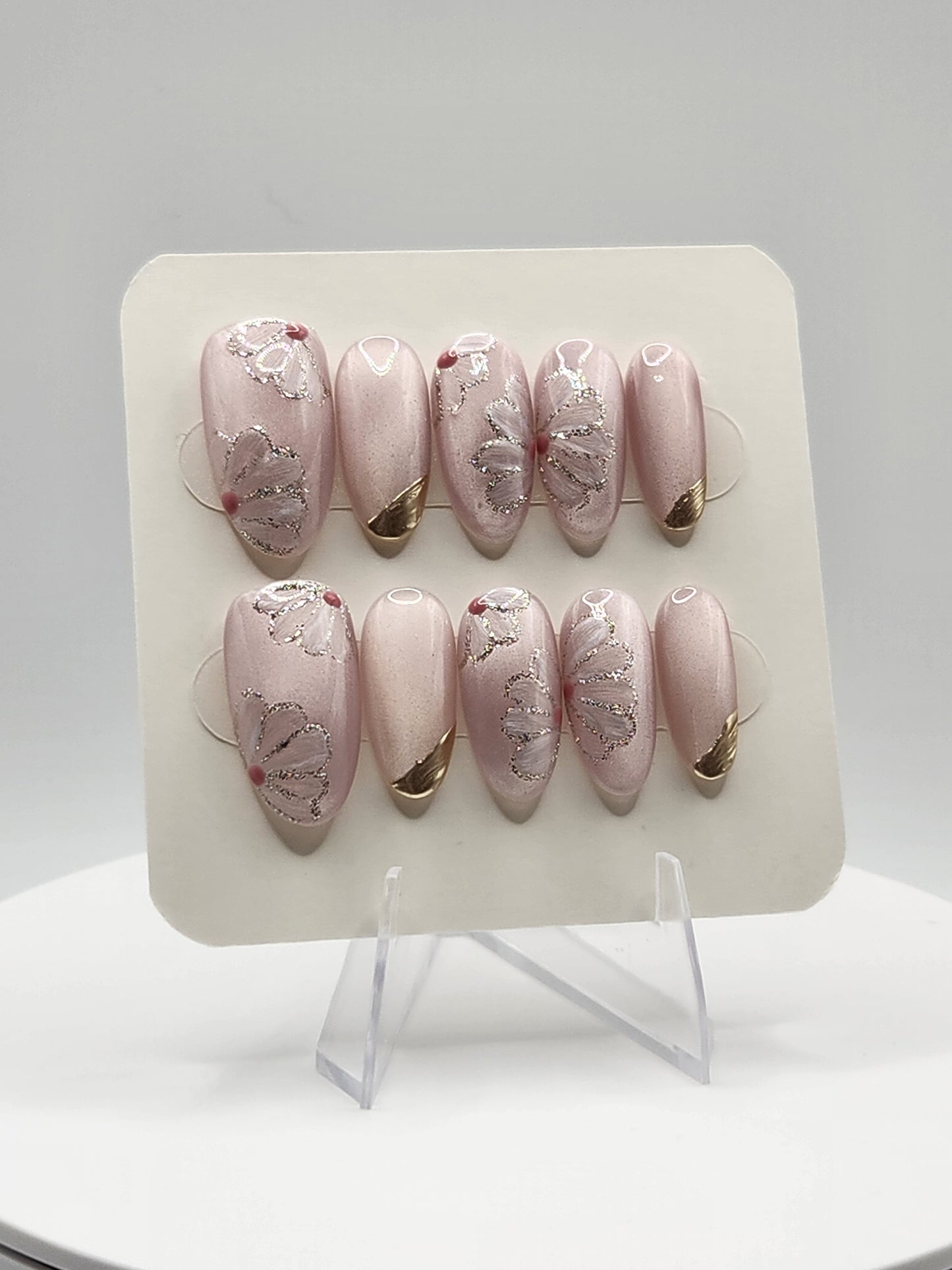 Silver Petal Glow — Medium Oval Press-On Nails | Satin Cat-Eye, Gold Chrome & Silver Glitter Flowers